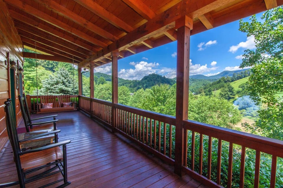 Mountain Meadows House in Watauga