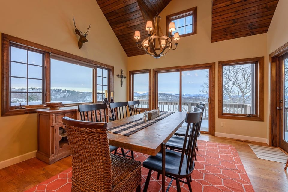 Sunset Lodge House in Watauga