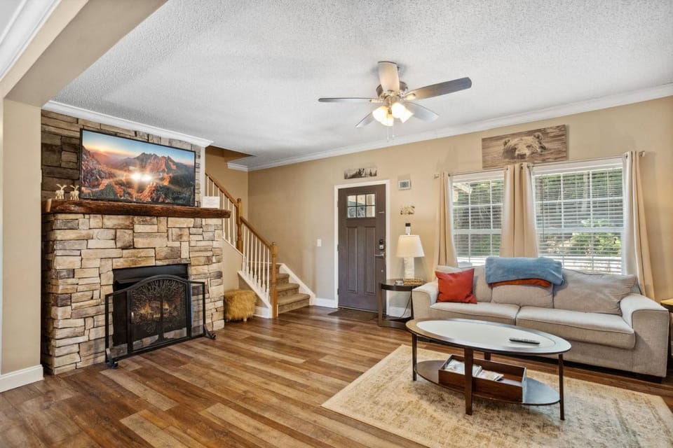 Red Bear Run House in Beech Mountain