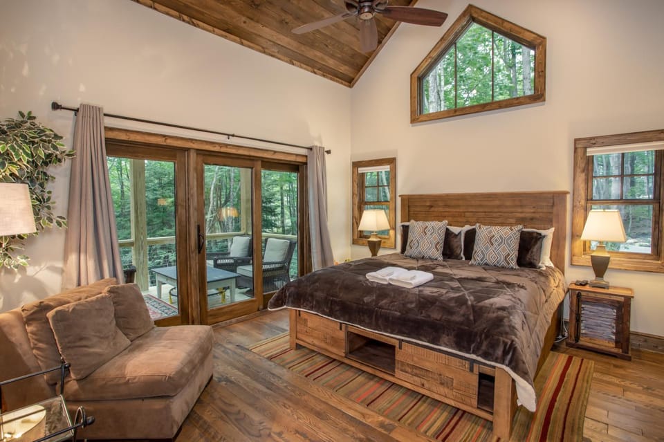 Red Bird Retreat at Eagles Nest House in Beech Mountain