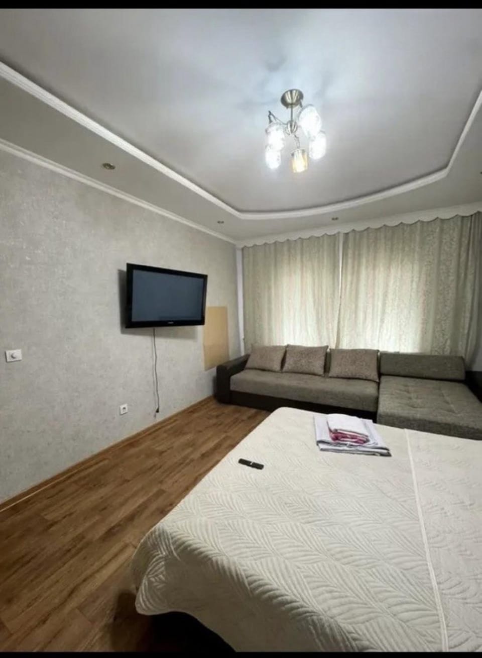 Bed, TV and multimedia, Living room, Seating area, Bedroom