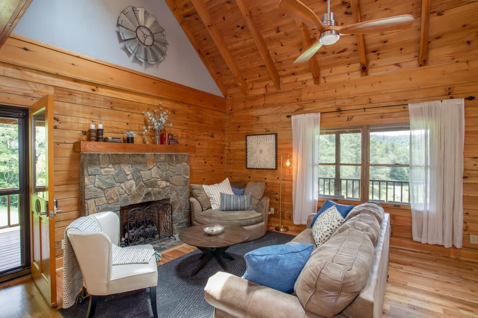 Sleepy Valley Hideaway House in Boone
