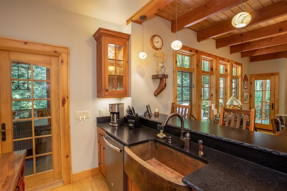 Mountain Song Lodge House in Watauga