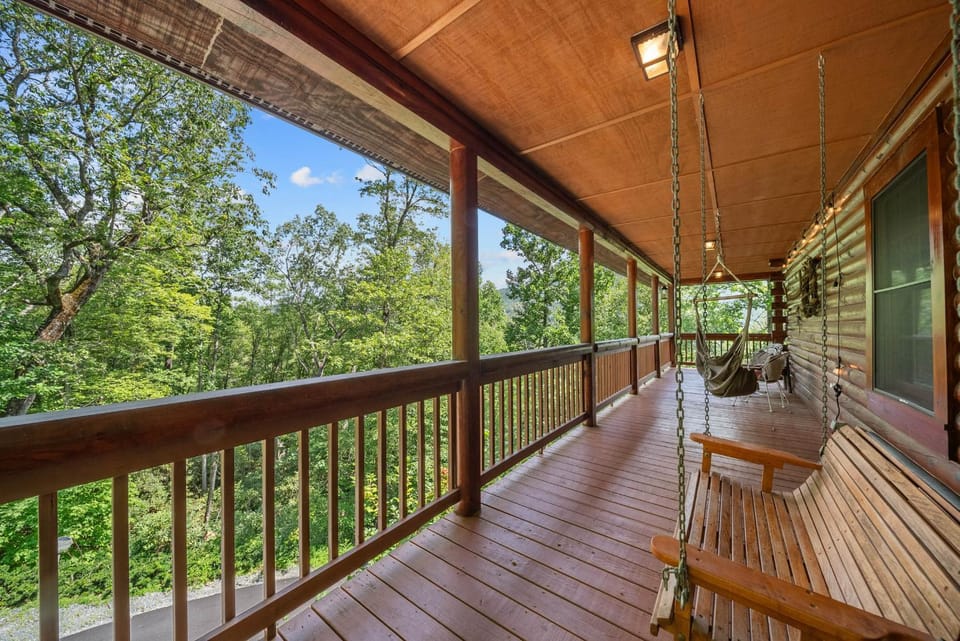 Mountainside Lodge House in Brushy Fork
