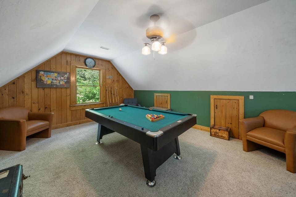 Mountainside Lodge House in Brushy Fork
