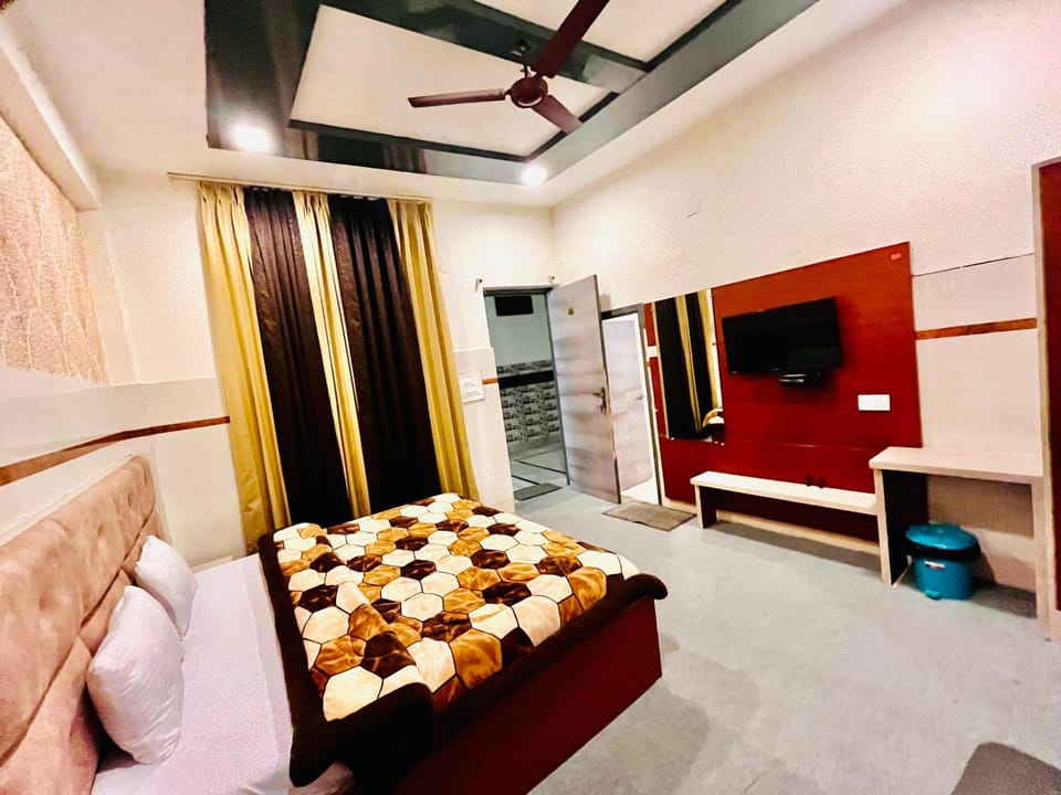 Hotel CHINTPURNI JMC Hotel in Himachal Pradesh