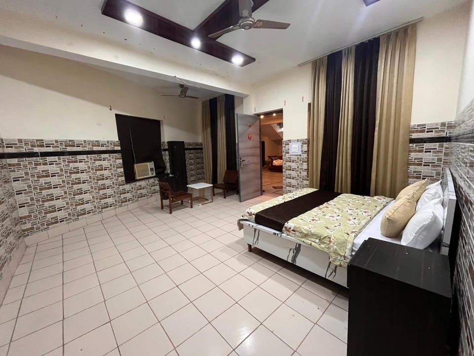 Hotel CHINTPURNI JMC Hotel in Himachal Pradesh