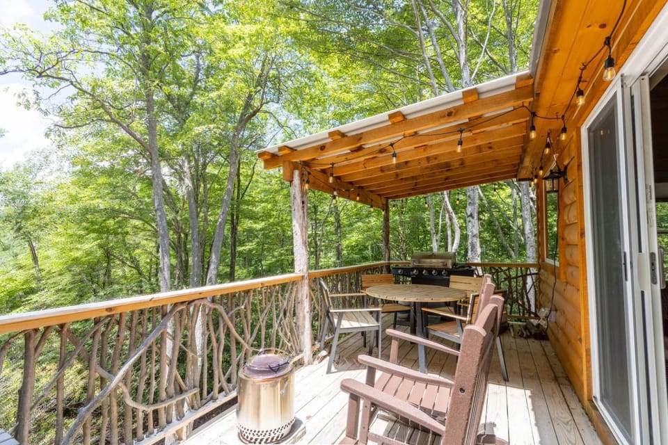 Rhodo Retreat House in Beech Mountain