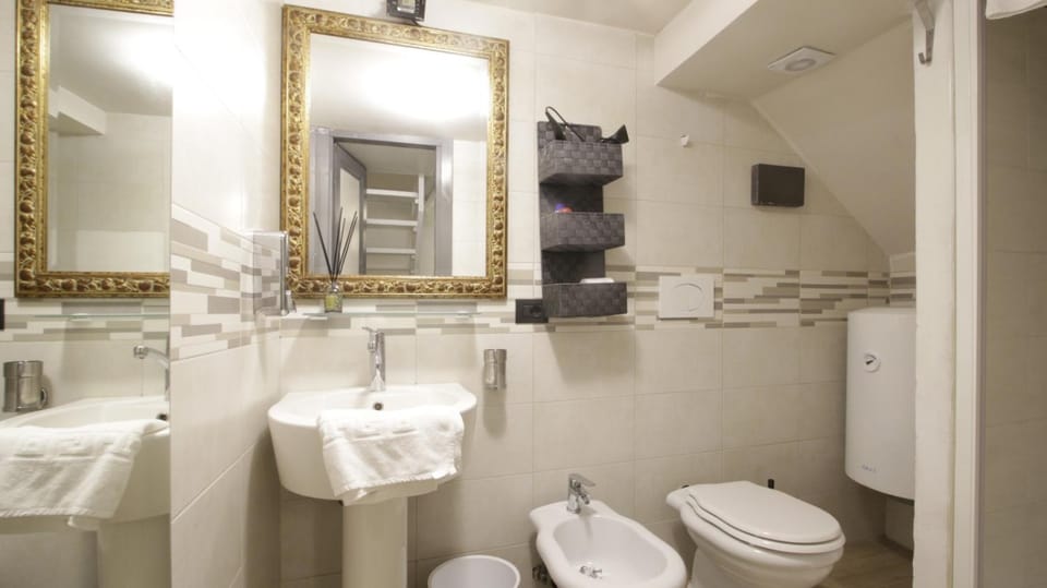 Shower, Toilet, bidet, bidet, hair dryier, towels