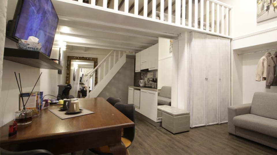Kitchen or kitchenette, Living room, Photo of the whole room, Dining area