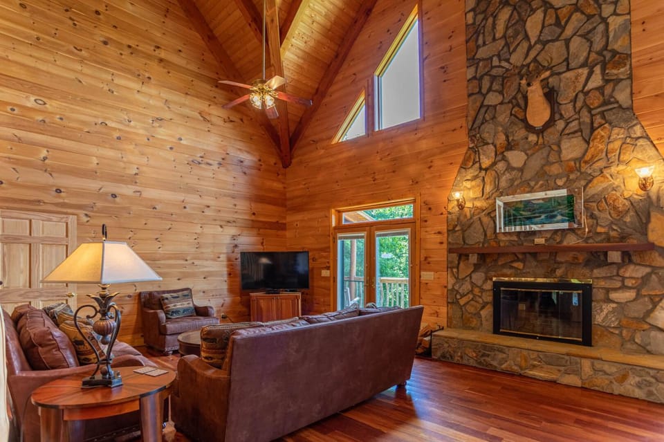 Sunset View Lodge House in Tennessee