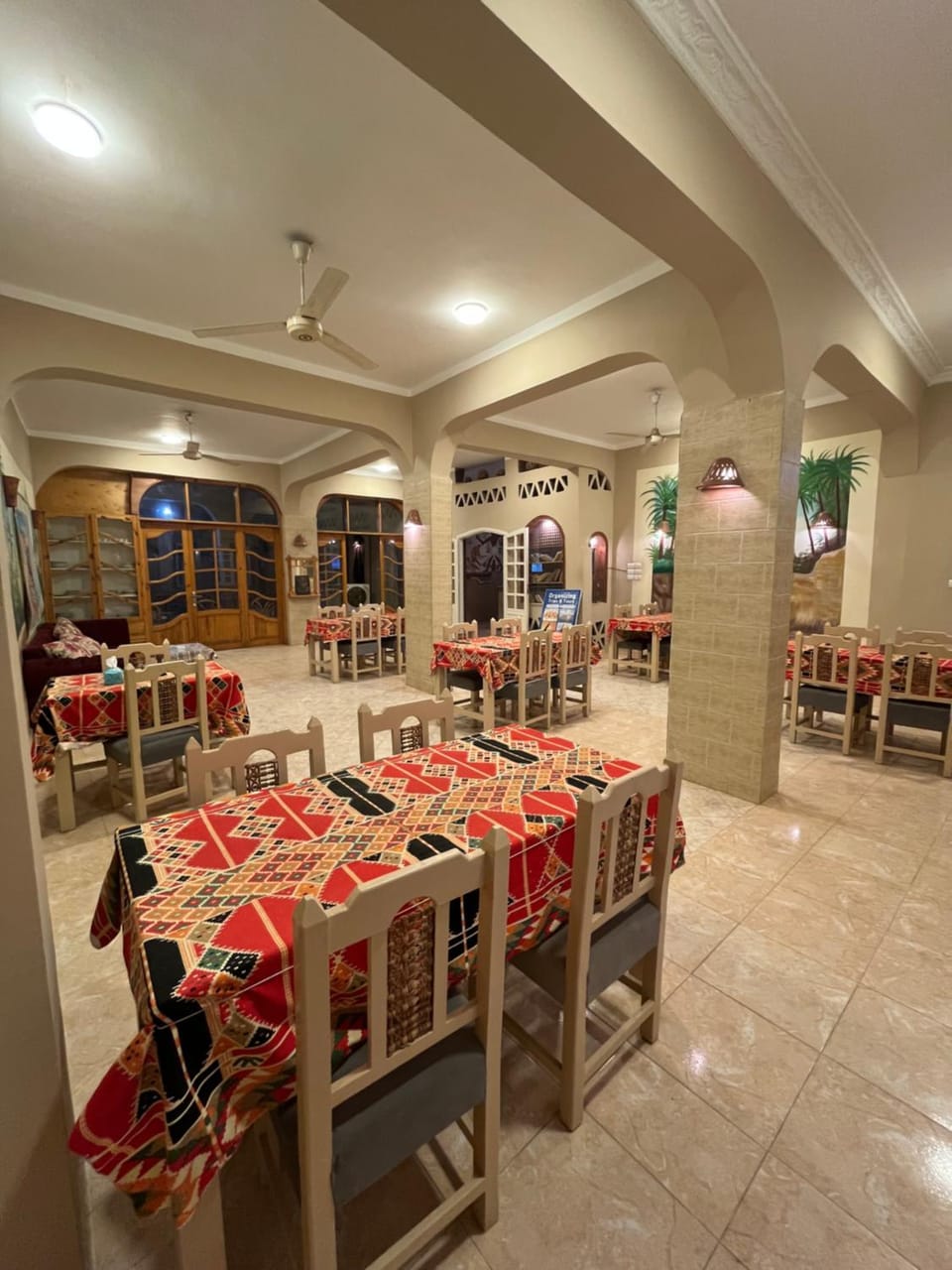 Restaurant/places to eat, Restaurant/places to eat, Banquet/Function facilities, Seating area