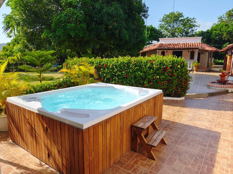 Hot Tub, Swimming pool