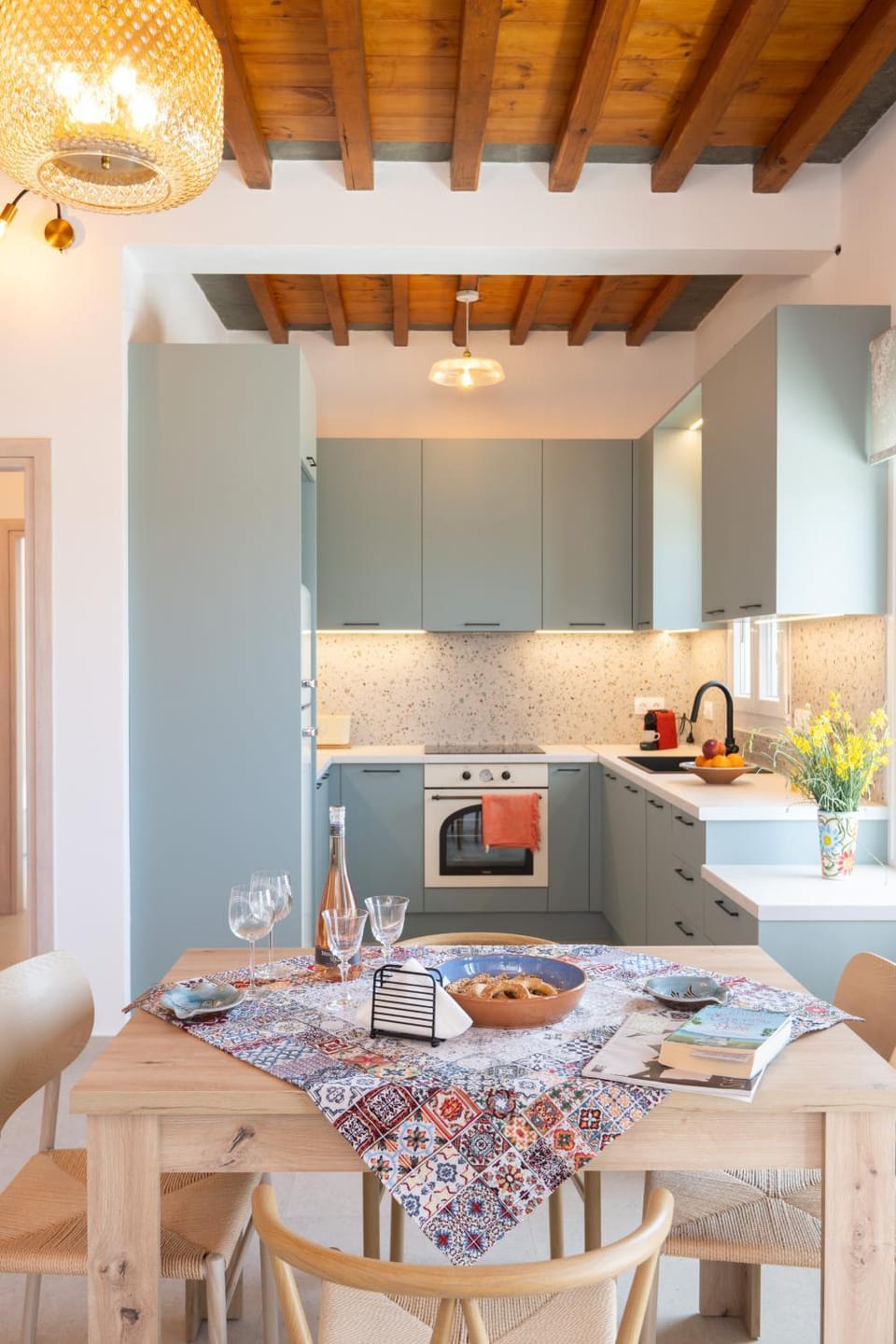 Kitchen or kitchenette, Seating area
