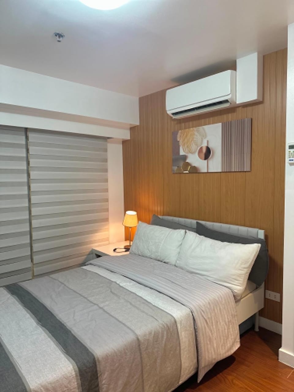 Bed, Photo of the whole room, Bedroom, air conditioner