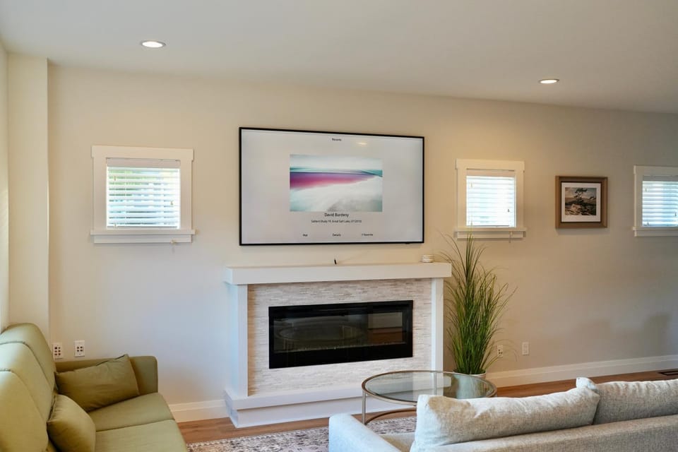 TV and multimedia, Living room, Seating area, fireplace