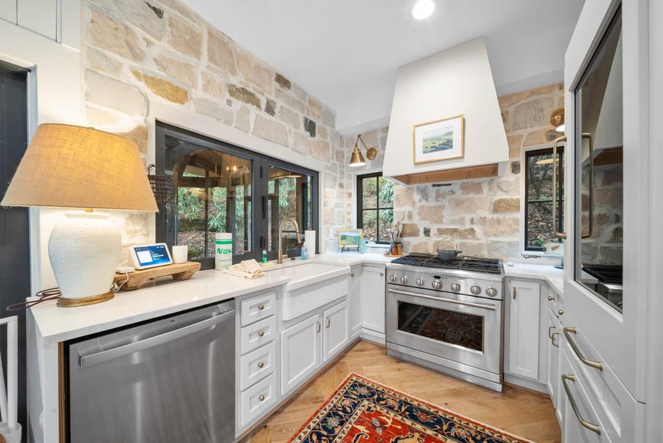 Storybrook Cottage House in Watauga
