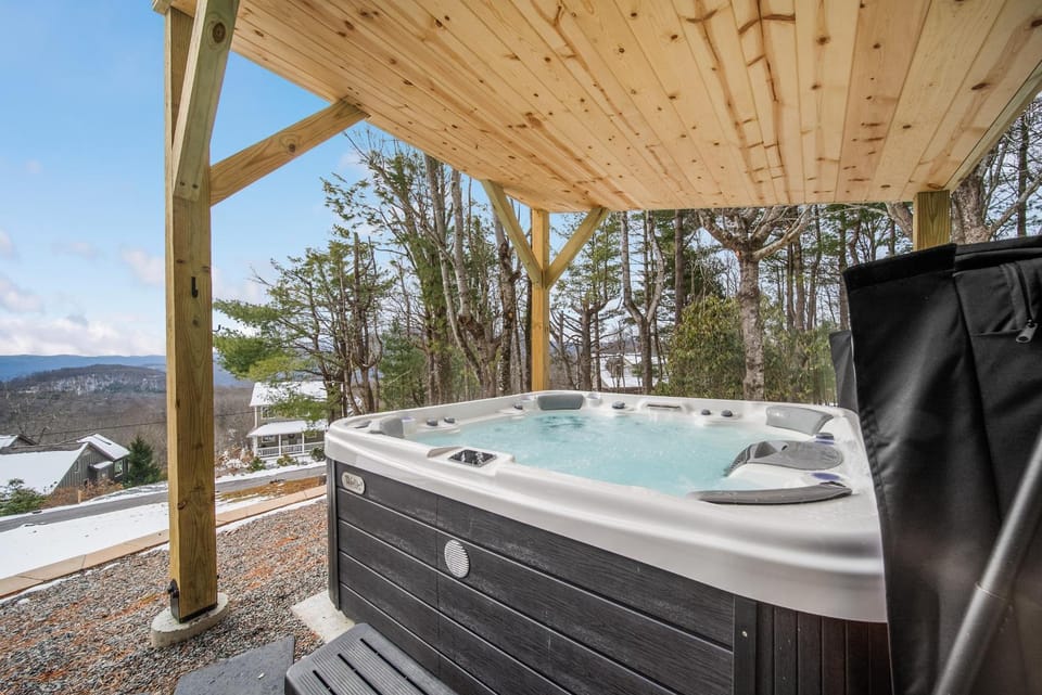 Grandfather Mountain Sunset Retreat House in Watauga