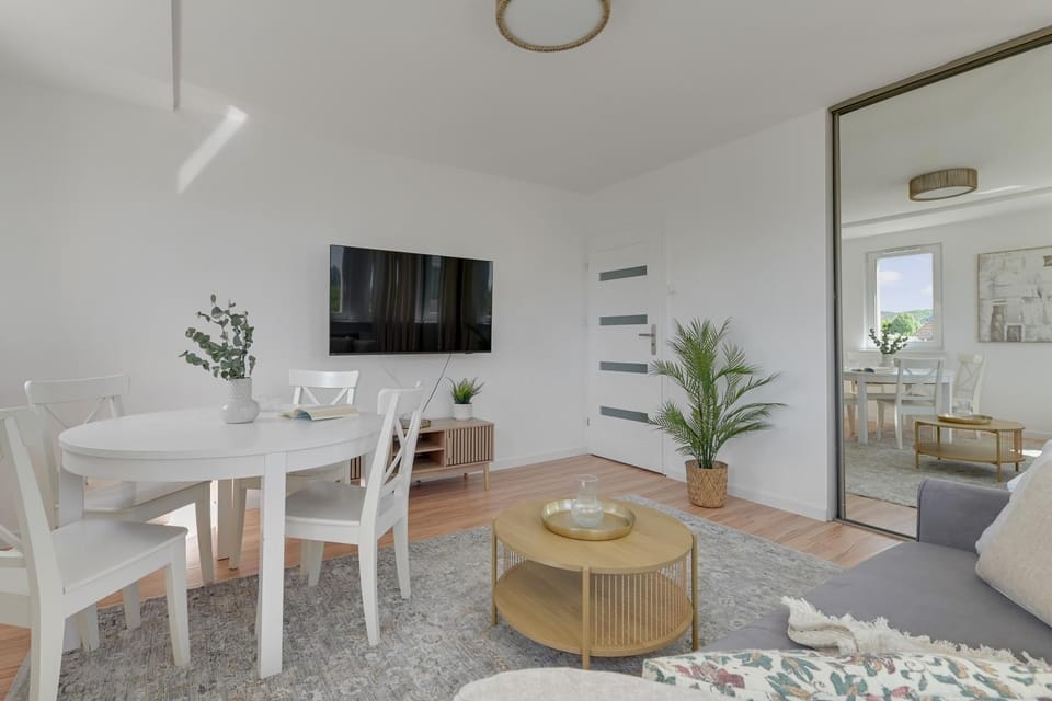TV and multimedia, Seating area, Dining area