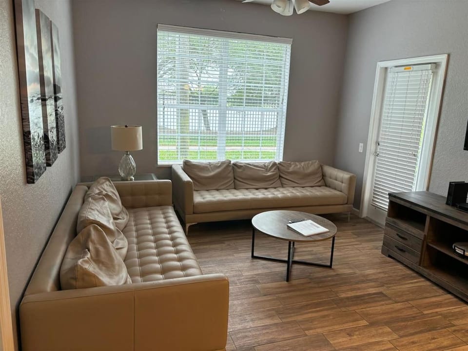 Family Getaway at Vista Cay 1st fl Apartment in Orlando