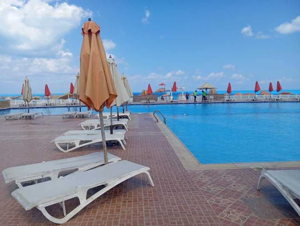 Day, Natural landscape, Pool view, Sea view, Swimming pool, sunbed