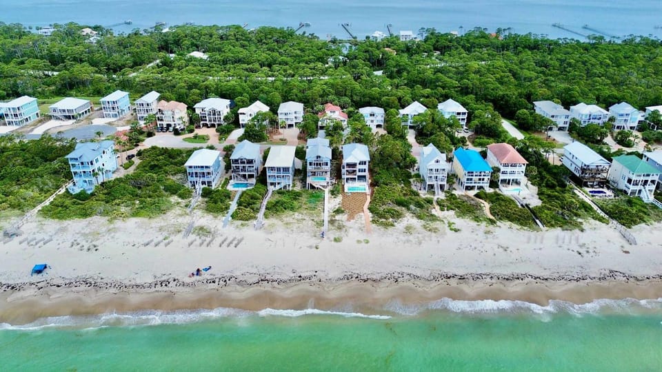 NEW- 6 bedroom-Private Pool- Pet Friendly More Pics coming soon House in Saint George Island