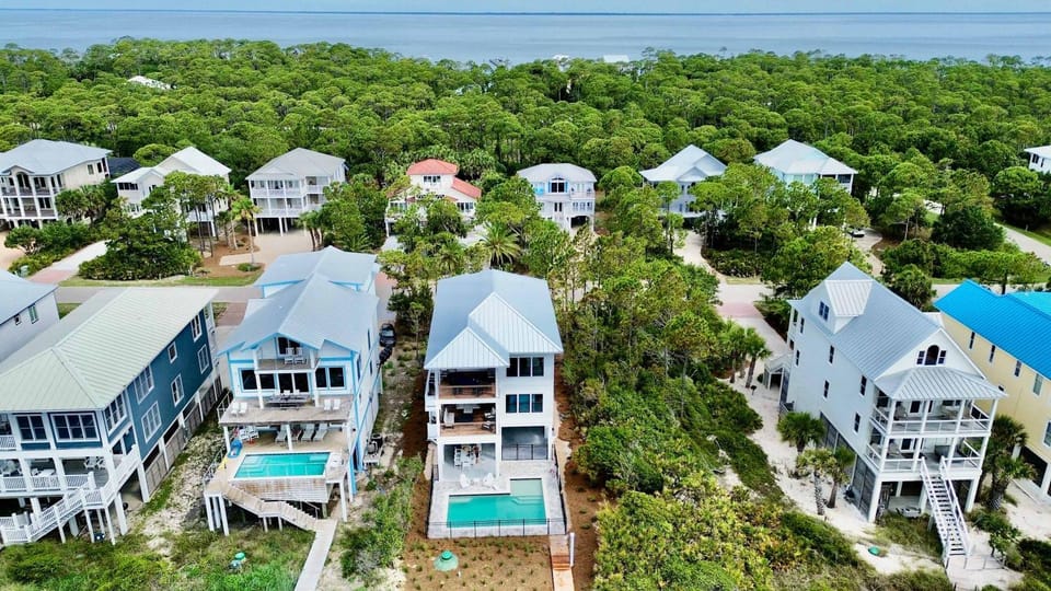 NEW- 6 bedroom-Private Pool- Pet Friendly More Pics coming soon House in Saint George Island