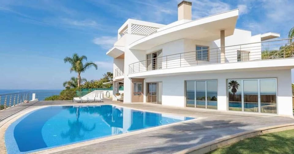 Fantastic Villa with a stunning sea view Villa in Guia