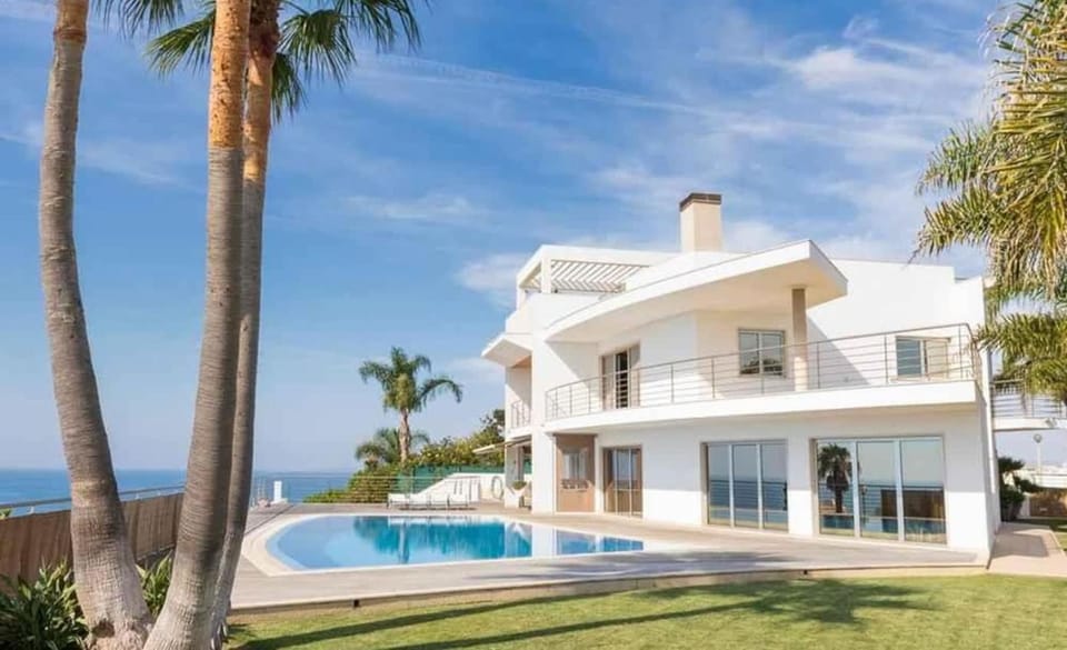 Fantastic Villa with a stunning sea view Villa in Guia