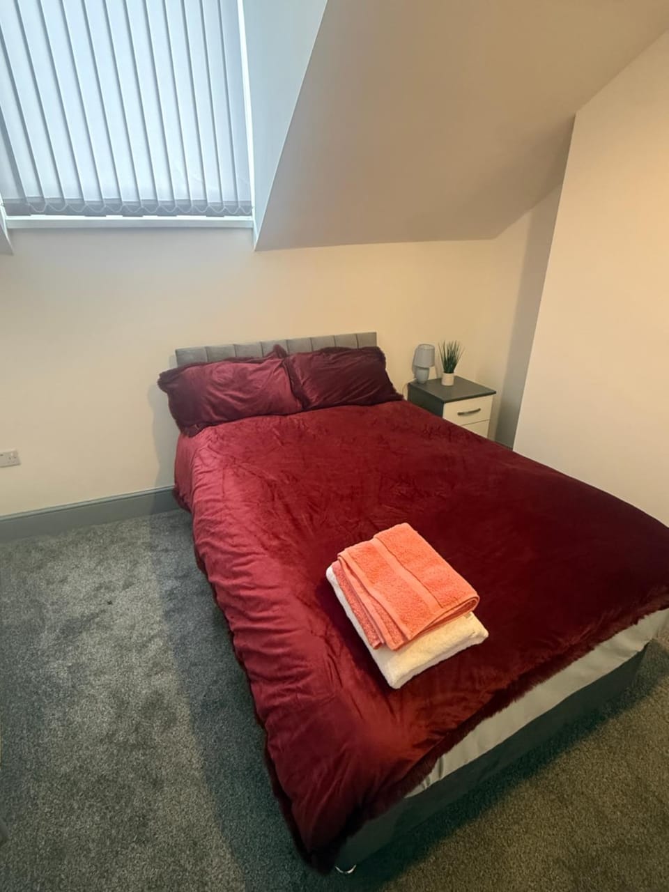 PLUS Properties Dike 5 Bed and Breakfast in Stoke-on-Trent