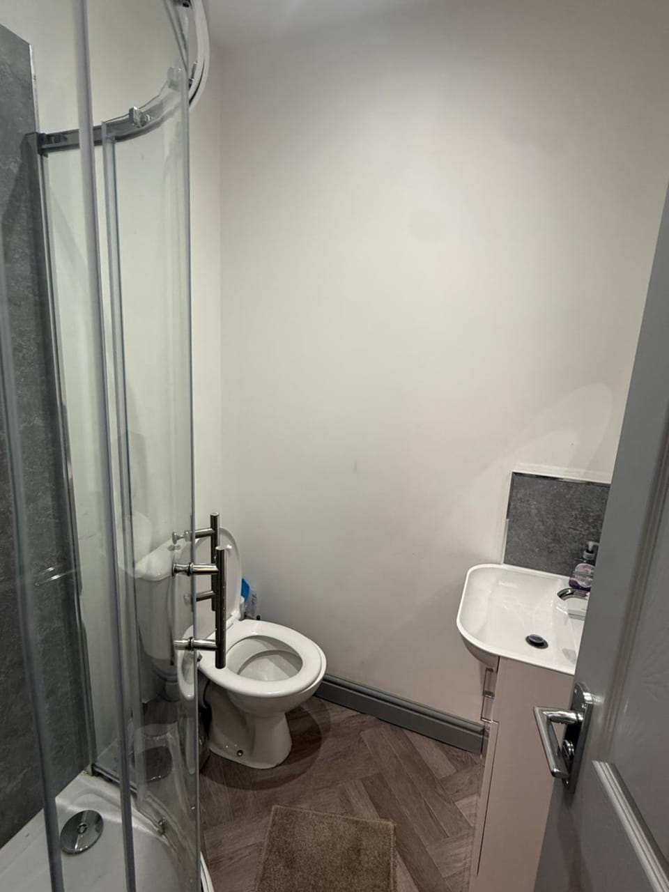 PLUS Properties Dike 5 Bed and Breakfast in Stoke-on-Trent