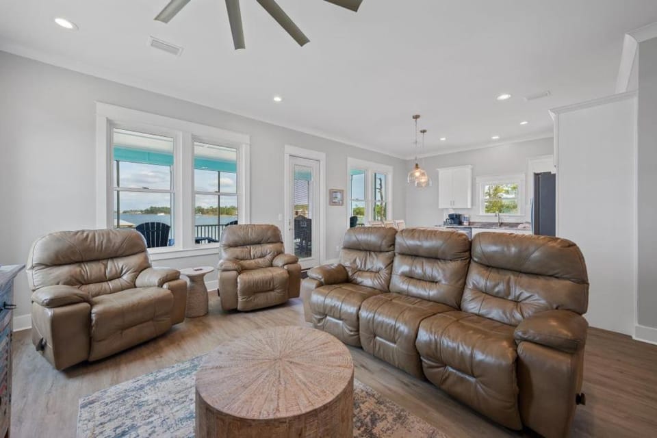Dolphin Dreams by Youngs Suncoast House in Gulf Shores