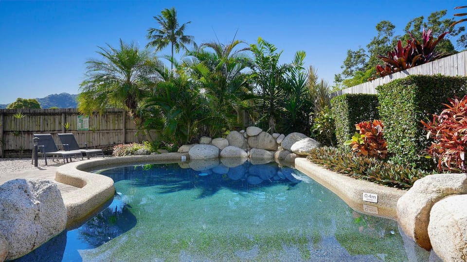 Swimming pool, Swimming pool