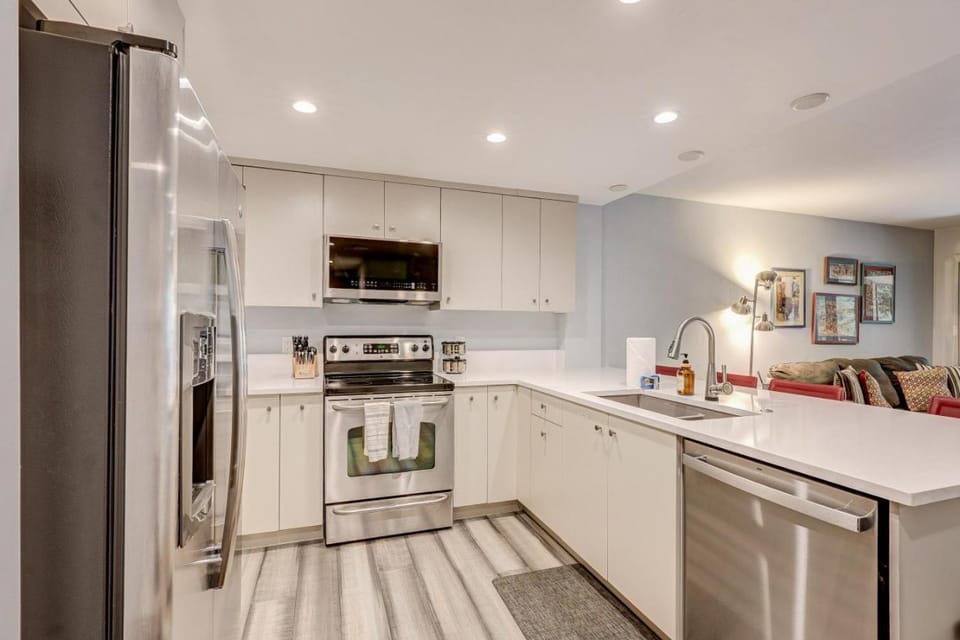 Modern Vail Condo Near Vail Village Hot Tub House in Vail