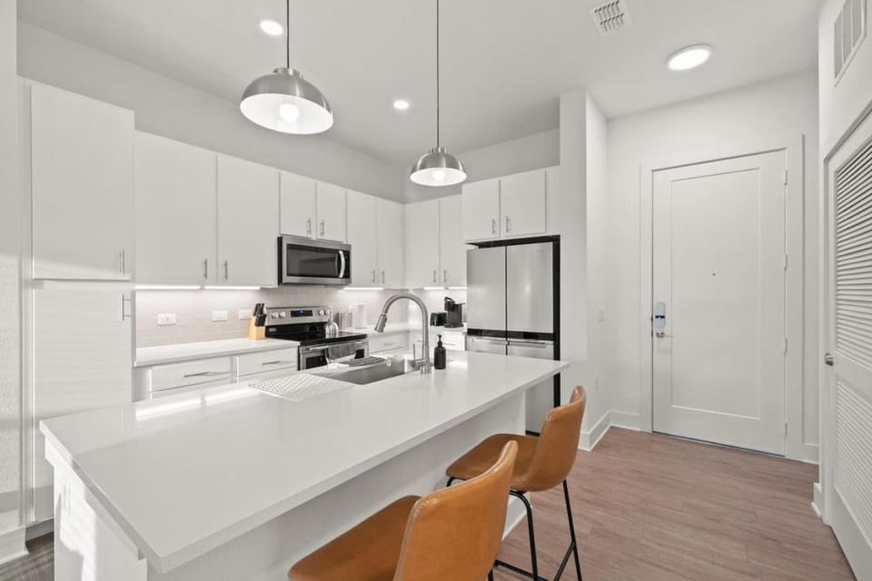 Kitchen or kitchenette, Dining area, oven, stove