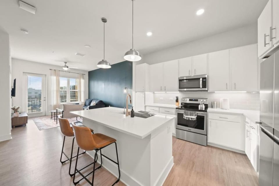 Kitchen or kitchenette, Dining area, oven, stove