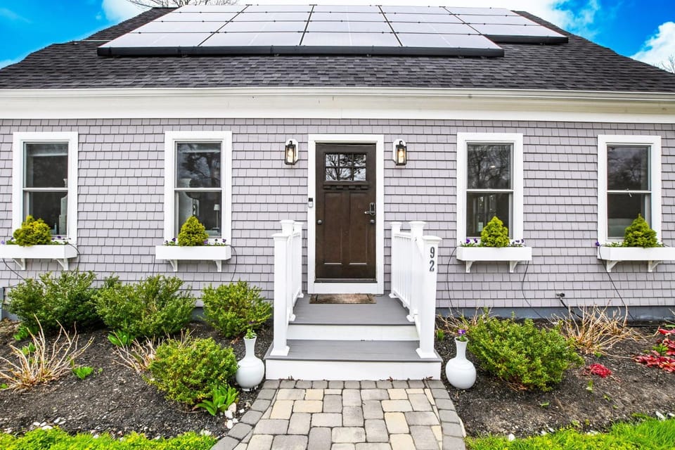 4BR Retreat w Hot Tub Fire Pit & Game Room House in Mashpee