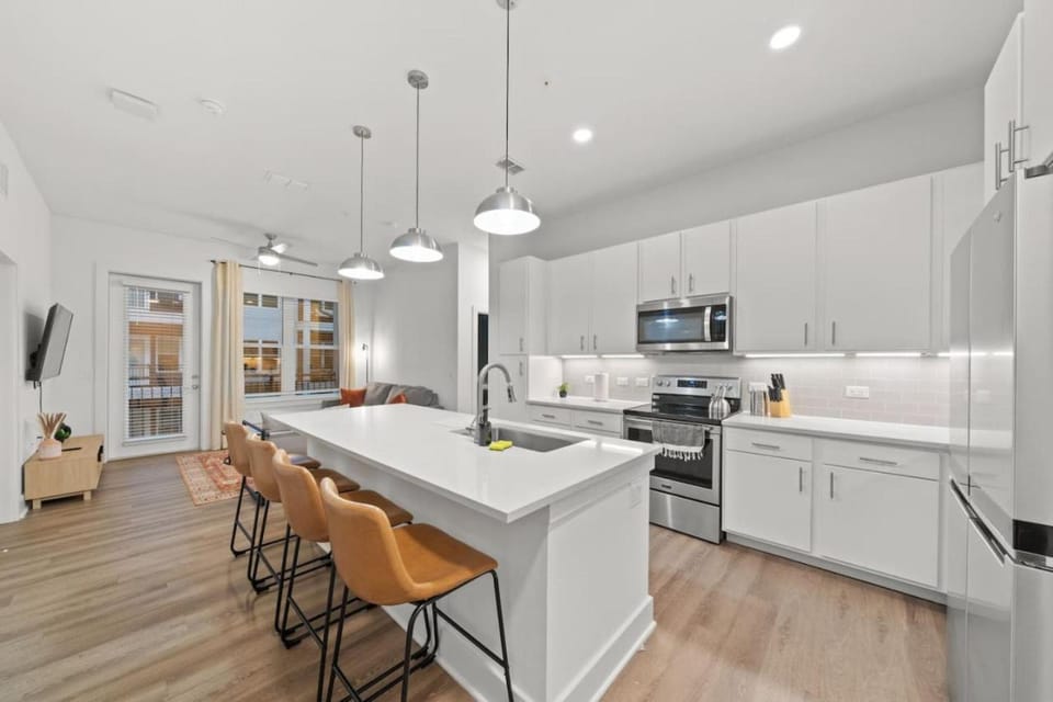 Kitchen or kitchenette, Dining area, stove