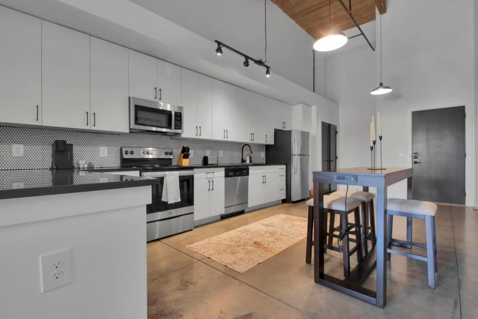 Kitchen or kitchenette, Dining area, oven, stove, toaster