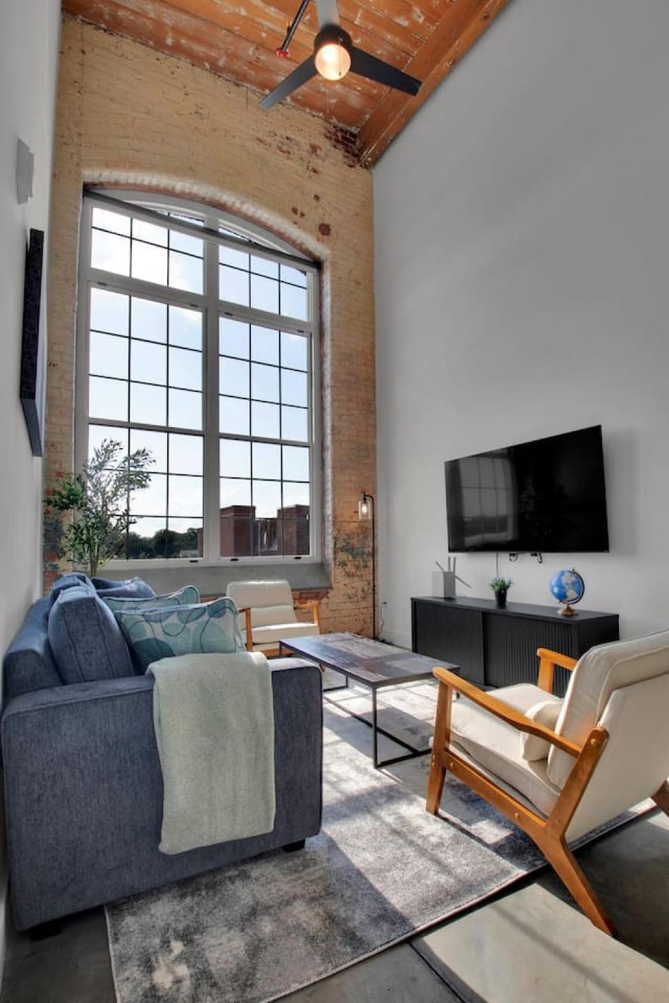 Communal lounge/ TV room, TV and multimedia, Living room, Seating area