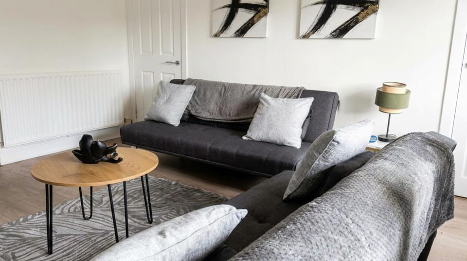Stylish 3 BDR in Glasgow - Sleeps 6 - Free Parking Apartment in Glasgow