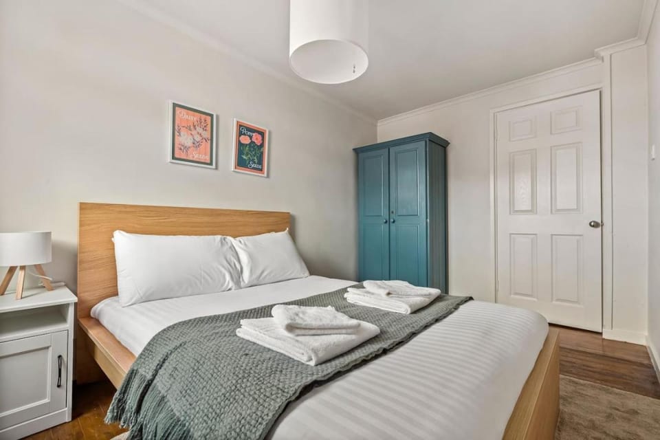 Bed, Photo of the whole room, Bedroom, towels, wardrobe