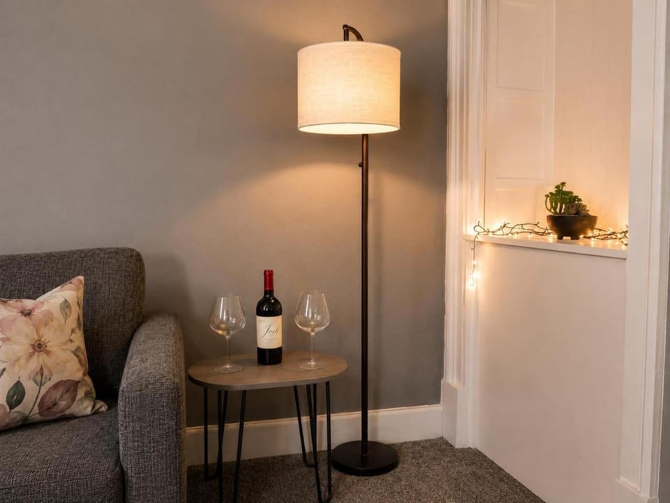 Gorgeous 6 BDR House - Sleeps 12 - Great Location House in Dundee