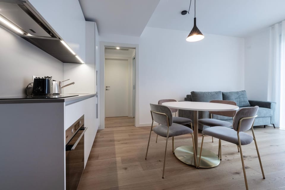 Kitchen or kitchenette, Living room, Seating area, Dining area, oven, stove