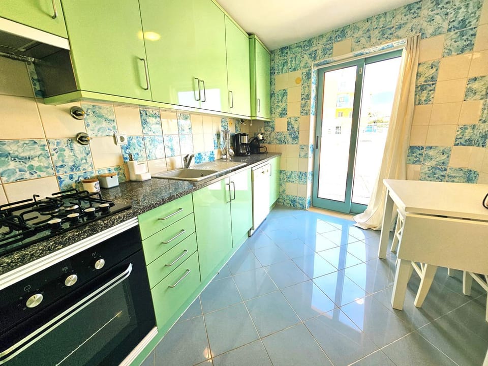 Stunning Marina View Apartment in Guia