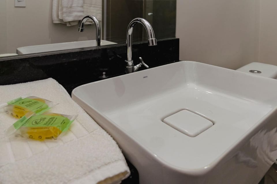 Bathroom, towels
