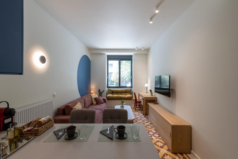 TV and multimedia, Living room, Seating area, Dining area