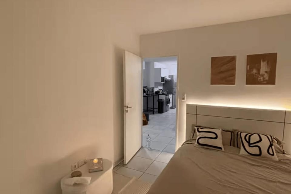 Appartement moderne avec terrasse & parking privé Marseille 10e Apartment in Marseille