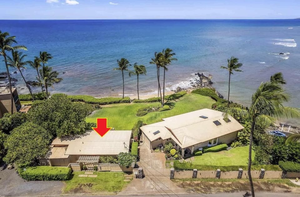 Beach front Honu Cottage House in Kihei
