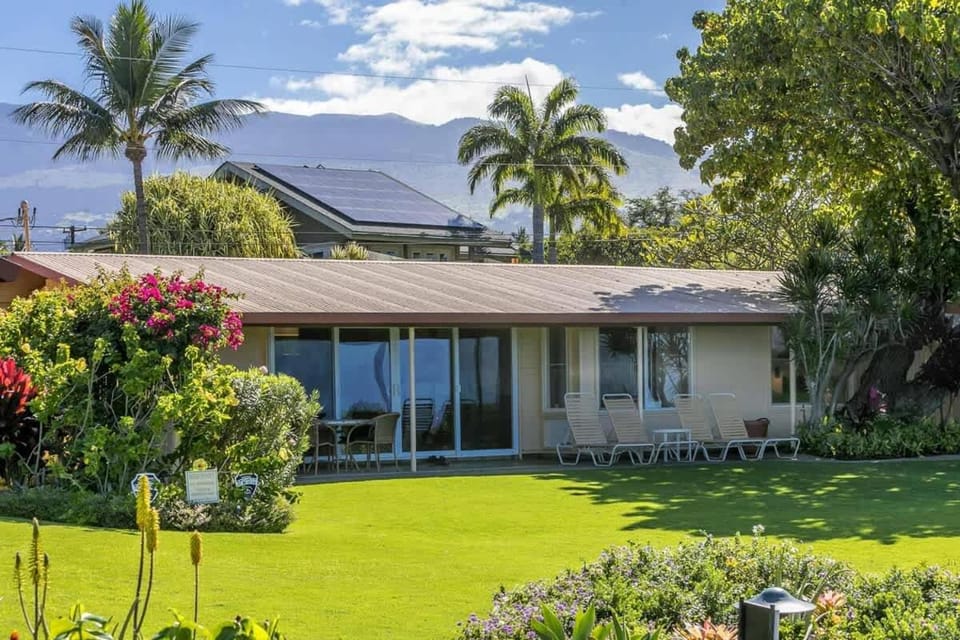 Beach front Honu Cottage House in Kihei